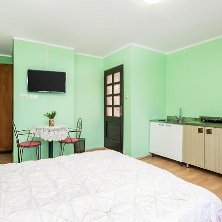 Cozy Apartment In Starigrad With House Sea View Exterior foto