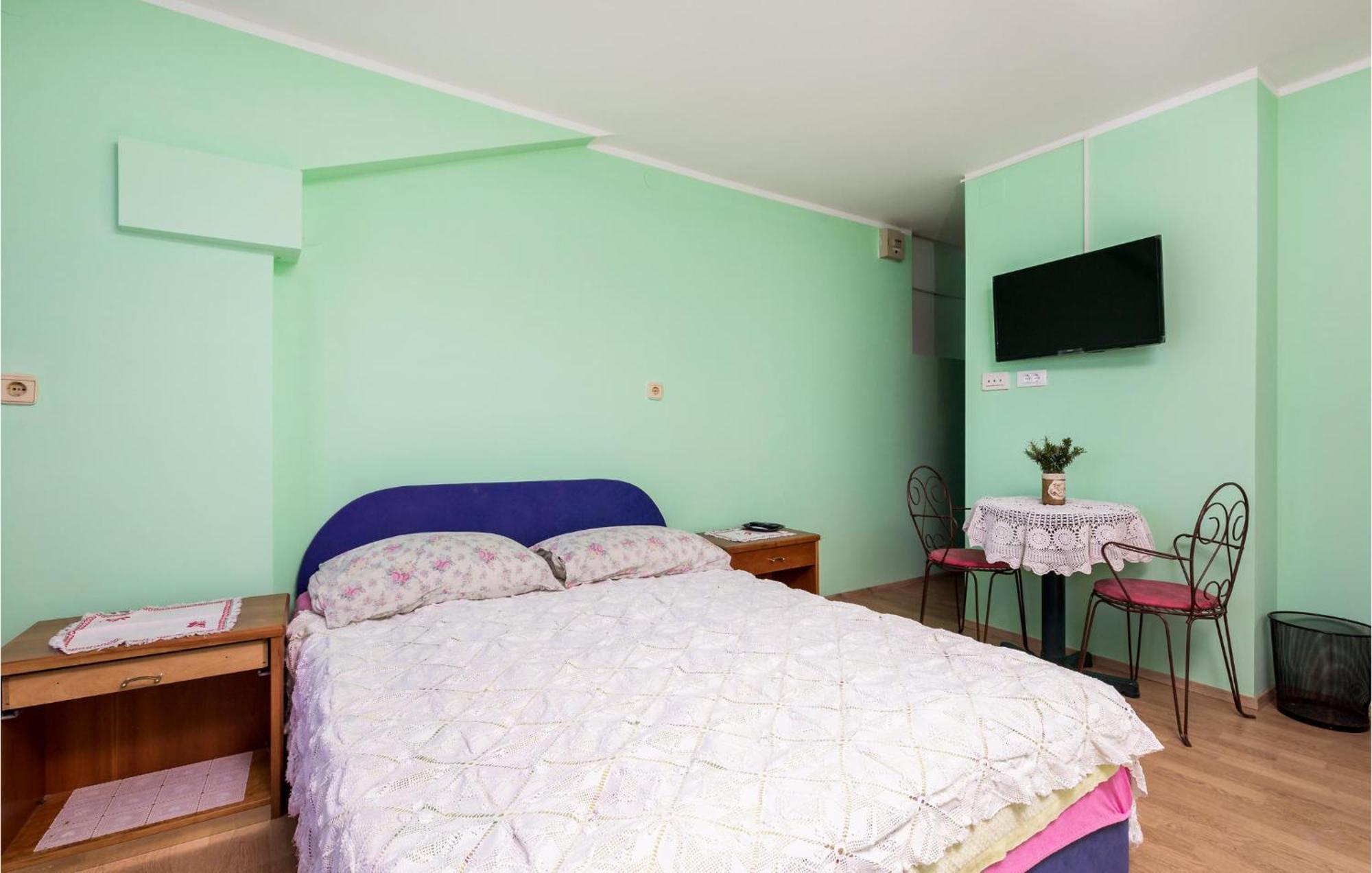 Cozy Apartment In Starigrad With House Sea View Exterior foto